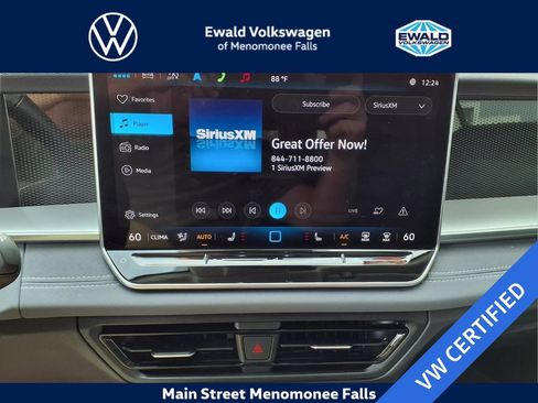 Certified 2025 Volkswagen Tiguan SE w/ Panoramic Sunroof Package AWD/4WD image 17