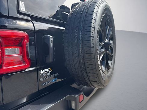 Used 2025 Jeep Wrangler Unlimited Sahara AWD/4WD image 32