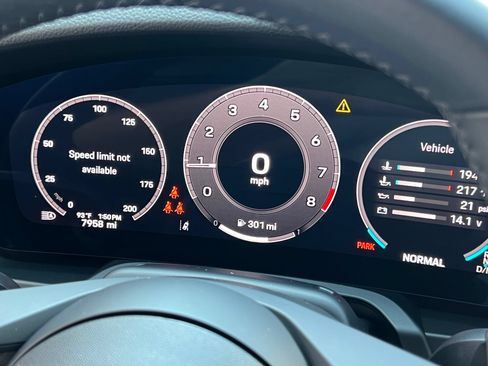 Used 2025 Porsche 911 Carrera RWD image 23