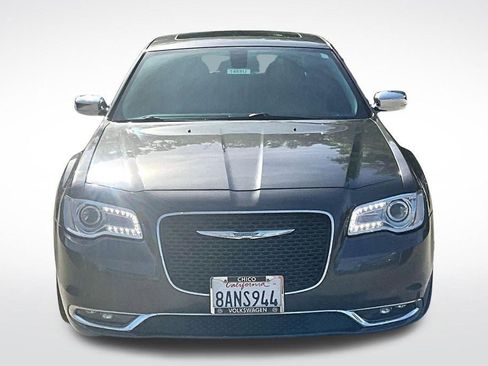 Used 2017 Chrysler 300 C image 2