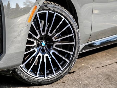 Used 2025 BMW 760i xDrive w/ Executive Package image 9