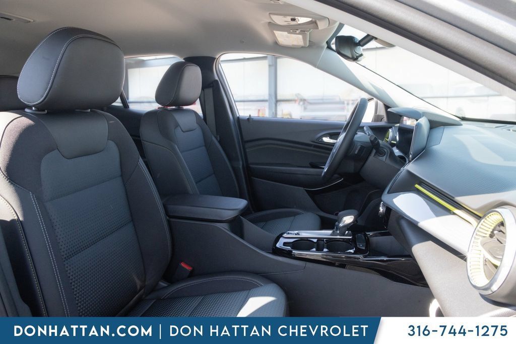 New 2026 Chevrolet Trax LT w/ Driver Confidence Package FWD image 20