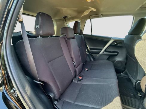 Used 2018 Toyota RAV4 XLE FWD image 27