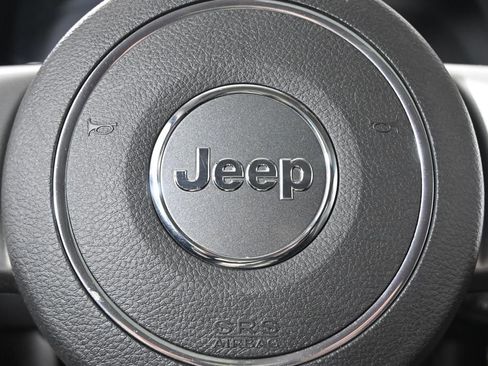 Used 2014 Jeep Compass Latitude w/ Sun/Sound Group AWD/4WD image 33