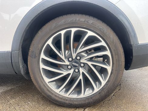 Used 2019 Lincoln Nautilus Reserve FWD image 16
