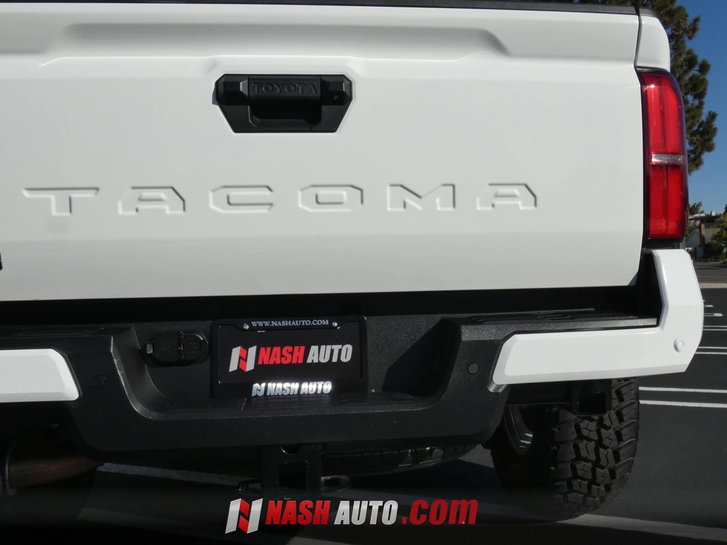 Used 2026 Toyota Tacoma TRD Sport w/ TRD Sport Upgrade Package AWD/4WD image 9