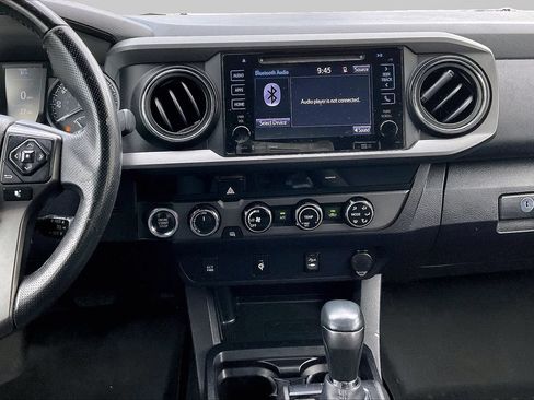 Used 2017 Toyota Tacoma TRD Sport w/ Tow Package (A/T) AWD/4WD image 12