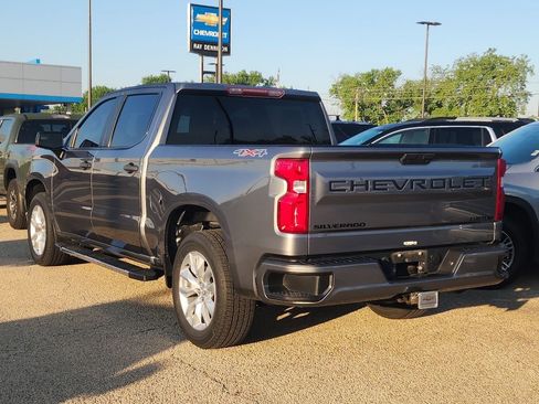 Used 2020 Chevrolet Silverado 1500 Custom w/ Custom Value Package AWD/4WD image 2