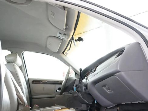 Used 1998 Lincoln Town Car Executive image 12