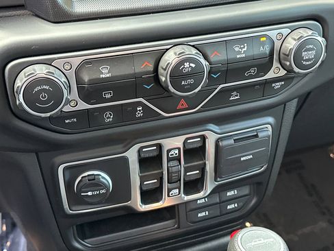 Used 2023 Jeep Gladiator Sport AWD/4WD image 21