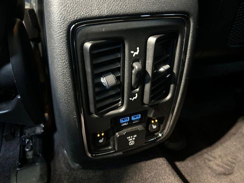 Used 2017 Jeep Grand Cherokee Overland w/ Jeep Active Safety Group image 35