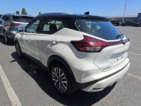 Used 2023 Nissan Kicks SV FWD image 7