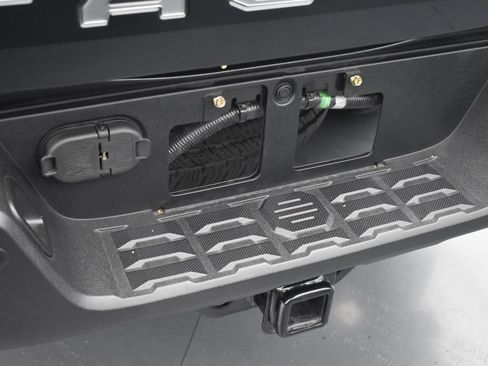 Used 2020 Toyota Tacoma Limited image 37