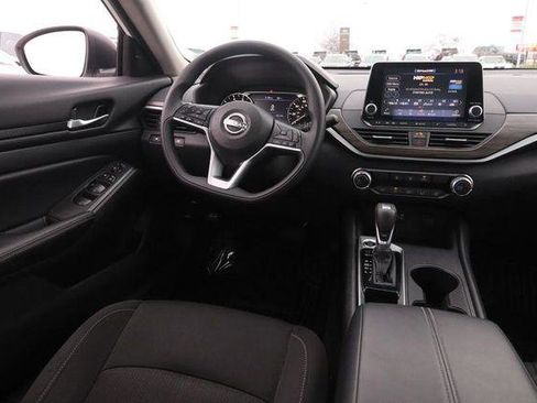 Used 2025 Nissan Altima 2.5 SV image 21