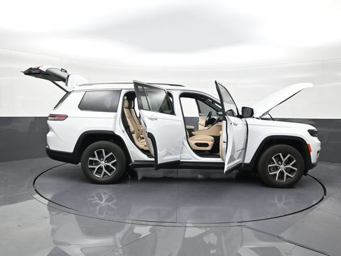 Used 2023 Jeep Grand Cherokee L Limited AWD/4WD image 29