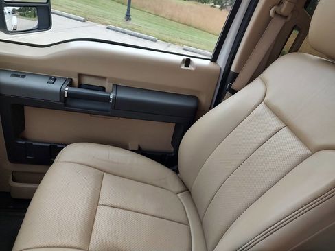 Used 2011 Ford F450 Lariat w/ Chrome Pkg image 13