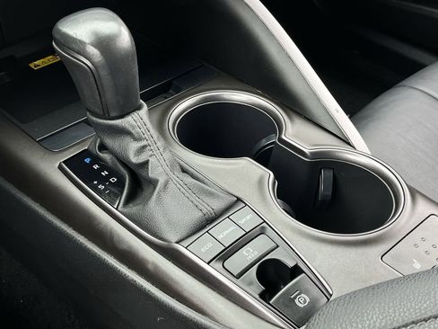 Used 2023 Toyota Camry XSE FWD image 17