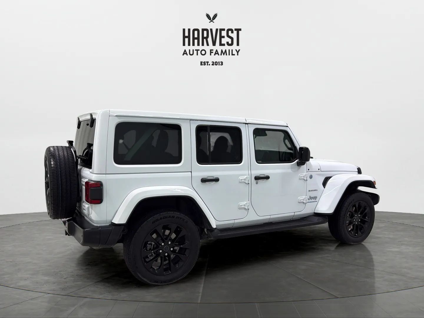 Used 2024 Jeep Wrangler Unlimited Sahara w/ Technology Group AWD/4WD image 7