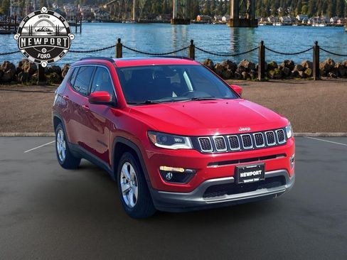 Used 2020 Jeep Compass Latitude w/ Popular Equipment Group FWD image 1