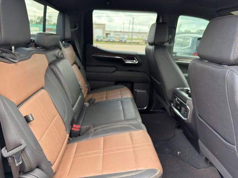 Used 2024 Chevrolet Silverado 1500 High Country w/ Technology Package AWD/4WD image 30