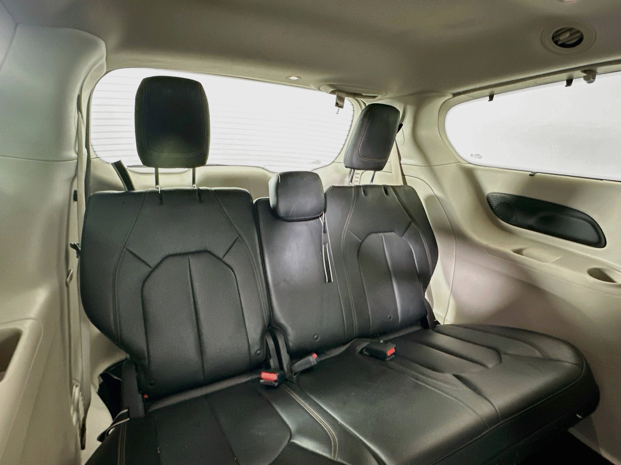 Used 2018 Chrysler Pacifica Touring-L Plus FWD image 27