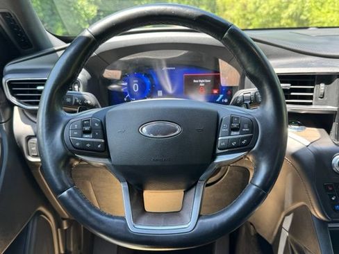 Used 2020 Ford Explorer Platinum w/ Premium Technology Package AWD/4WD image 24