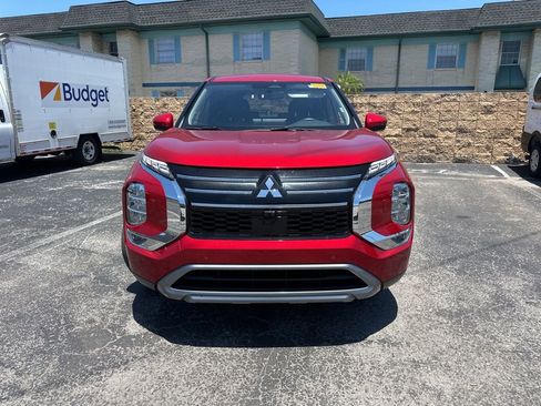 Used 2025 Mitsubishi Outlander SE AWD/4WD image 2