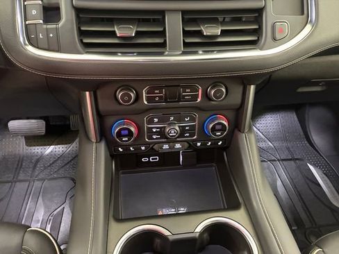 Used 2024 Chevrolet Suburban Premier image 21