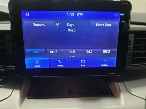 Used 2021 Ford Explorer XLT AWD/4WD image 25