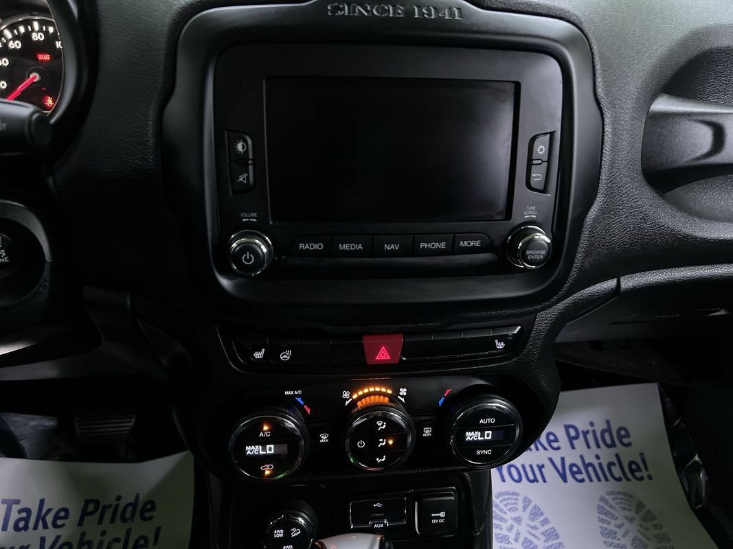 Used 2016 Jeep Renegade Trailhawk w/ Premium Trailhawk Package AWD/4WD image 20