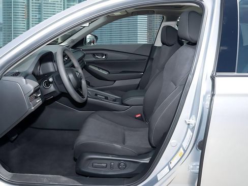 Certified 2025 Honda Accord SE image 15