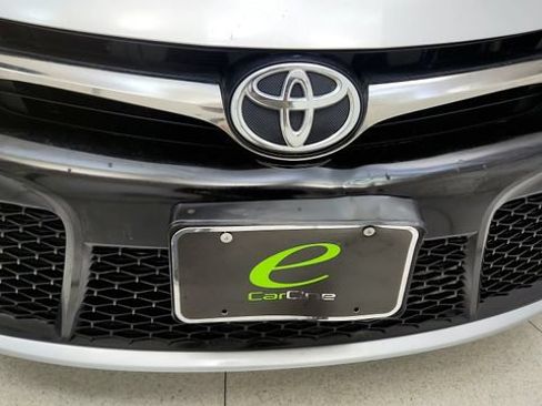 Used 2015 Toyota Camry XSE FWD image 23
