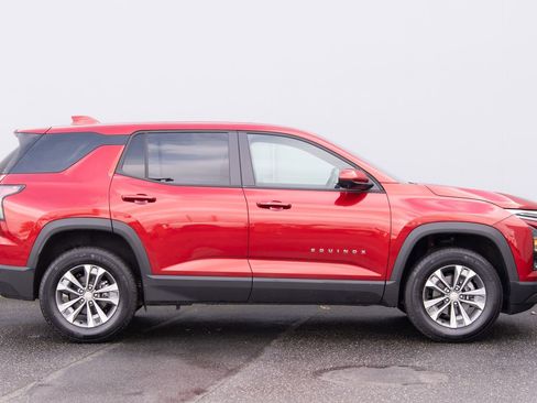 Used 2025 Chevrolet Equinox LT w/ Safety and Technology Package image 26