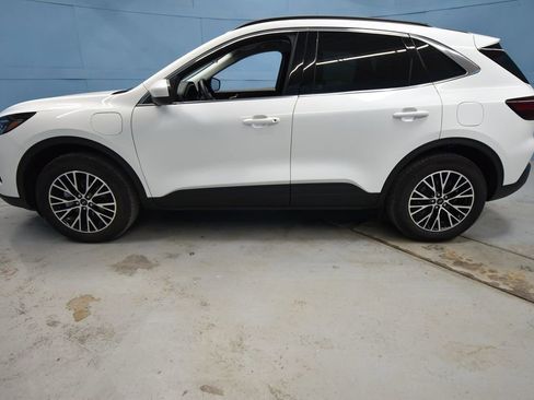 Used 2025 Ford Escape SE FWD image 32