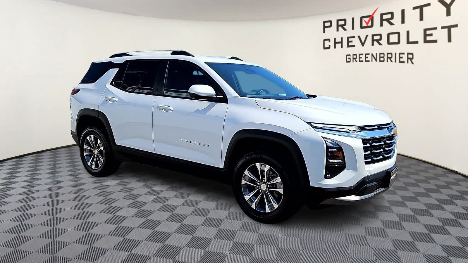 Used 2025 Chevrolet Equinox LT w/ Convenience Package II FWD image 2
