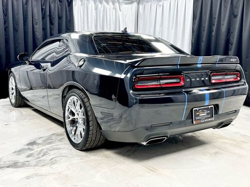 Used 2017 Dodge Challenger SRT w/ Technology Group image 8