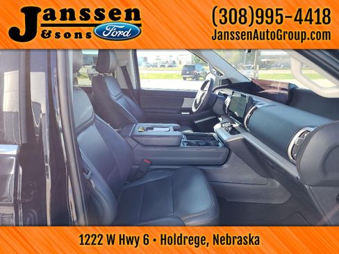 Used 2025 Ford Expedition Active AWD/4WD image 7