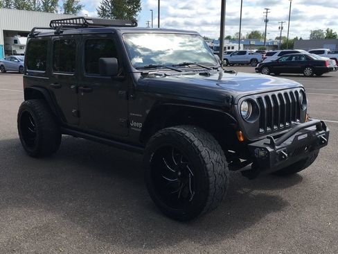 Used 2020 Jeep Wrangler Unlimited Sahara w/ Uconnect 4C Nav & Sound Group AWD/4WD image 9