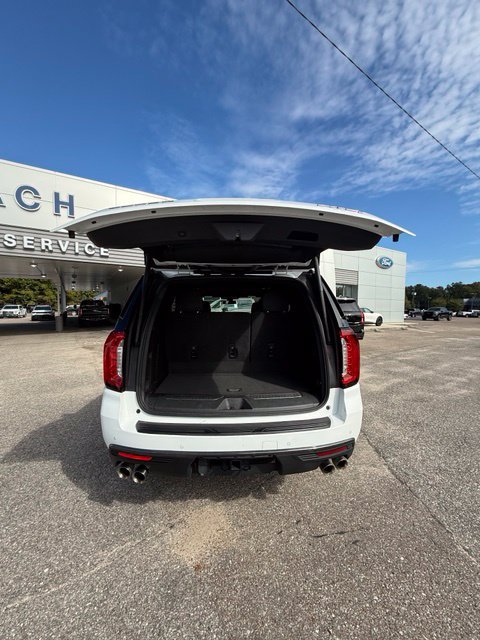 Used 2022 GMC Yukon AT4 w/ Technology Package AWD/4WD image 5