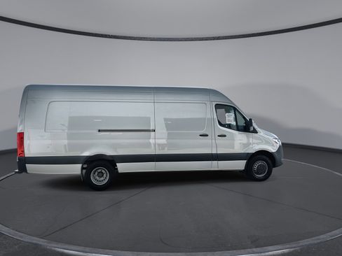 Used 2023 Mercedes-Benz Sprinter 3500 image 9