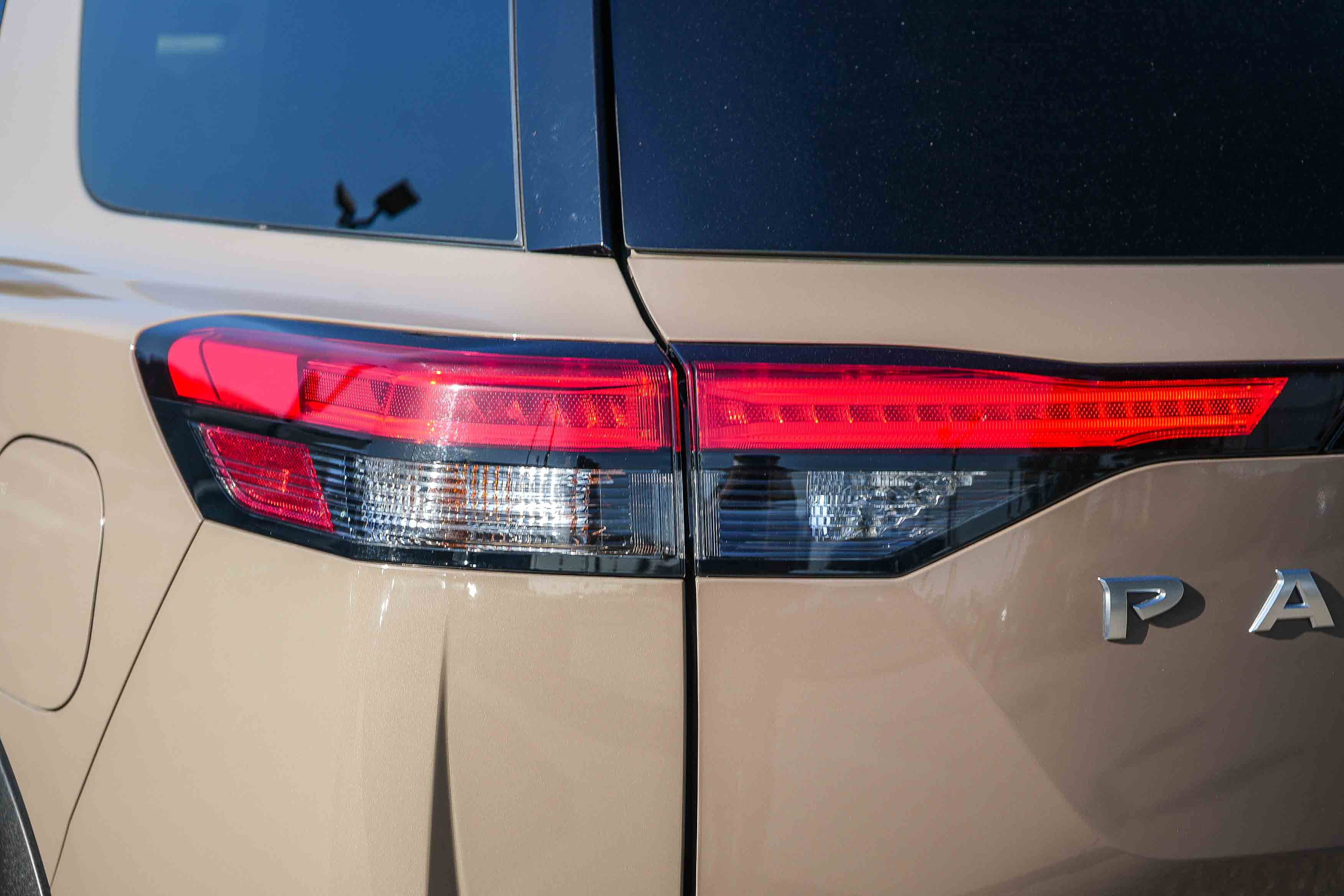 Used 2025 Nissan Pathfinder Platinum FWD image 9