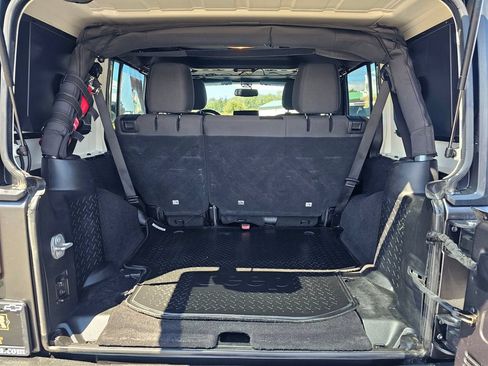 Used 2018 Jeep Wrangler Unlimited Sport S AWD/4WD image 15