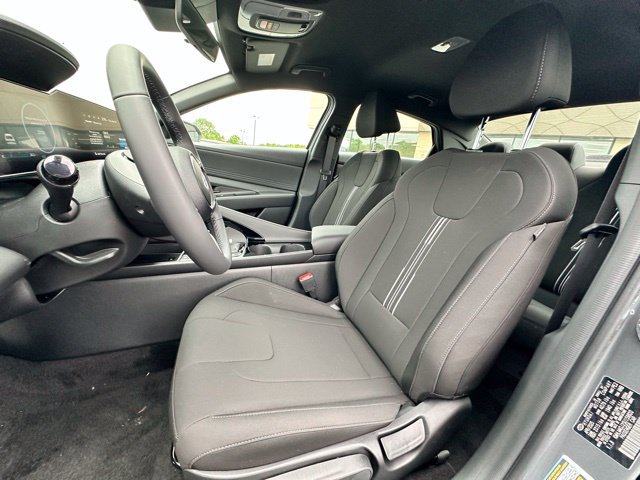 New 2025 Hyundai Elantra SEL FWD image 10