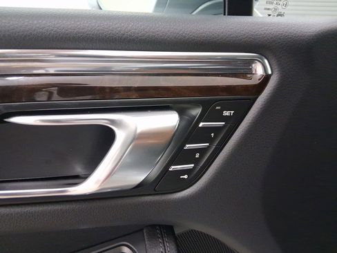 Used 2026 Porsche Macan image 12