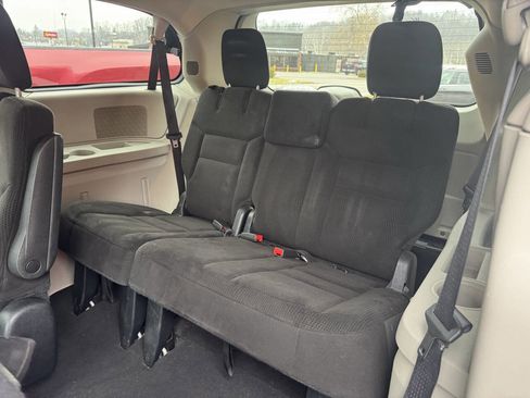 Used 2016 Dodge Grand Caravan SXT w/ Rear Park Assist Package image 11