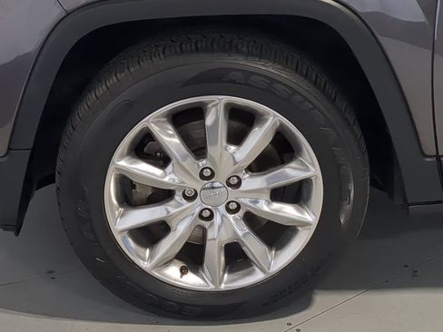 Used 2016 Jeep Cherokee Limited w/ Luxury Group AWD/4WD image 17