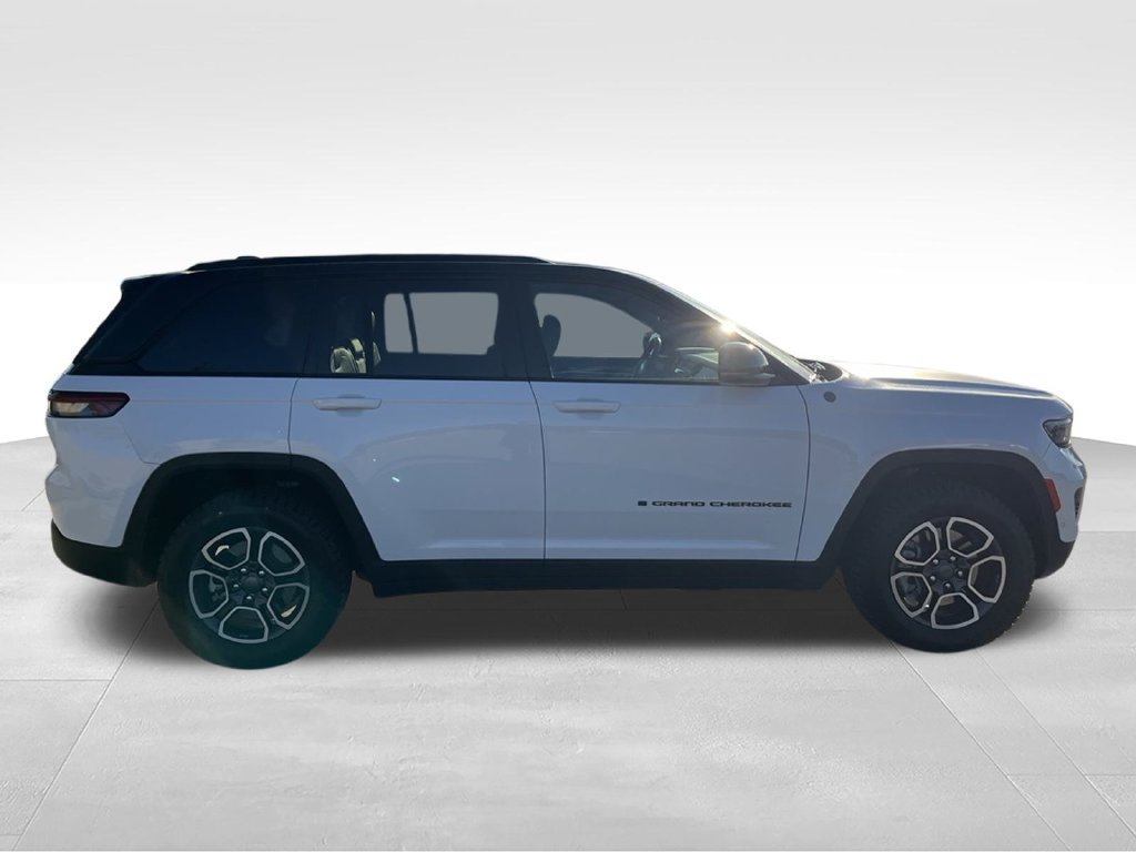 Used 2023 Jeep Grand Cherokee Trailhawk w/ Advanced Protech Group II AWD/4WD image 7