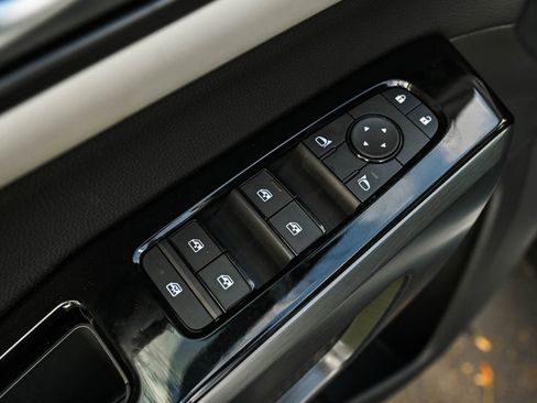 New 2025 Nissan Pathfinder SL image 18