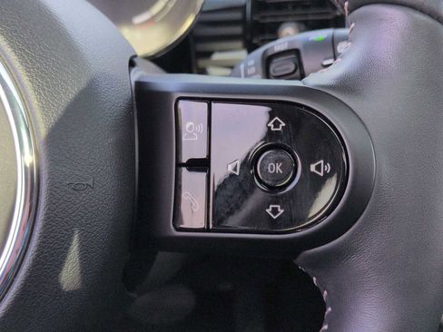 Certified 2023 MINI Cooper 4-Door Hardtop w/ Multitone Edition image 27