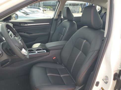 New 2025 Nissan Altima 2.5 SR image 15